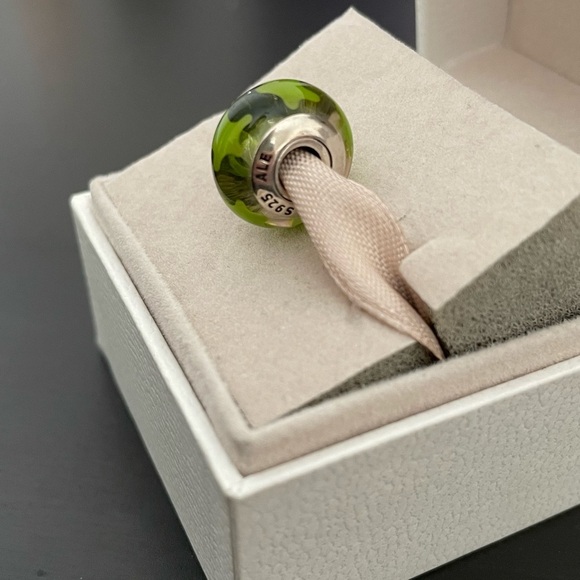 Pandora Green Star Murano Charm - Picture 3 of 3